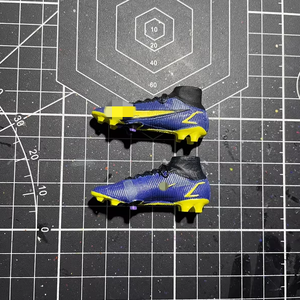 รองเท้าฟุตบอลจิ๋วแฮนด์เมด รุ่นโรนัลโด้ แอสซันเนอร์ 14 แบบจำลองความละเอียดสูง รองเท้าผ้าใบ 3 มิติ สำหรับคริสเตียโน โรนัลโด้ กลับสู่แมนเชสเตอร์ - Product Image 1