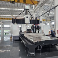 Machine de fraisage de type raboteuse CNC à haute précision et à usage intensif DVF6033 BT50 FANUC pour l'industrie aérospatiale