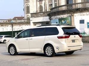 Toyota Sienna blanche (<span class=keywords><strong>import</strong></span>ée) 2017 Sienna 3.5XLE Mobility Auto Access 2 roues motrices 7 places Version américaine Transmission automatique - Product Image 2