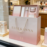 Sacs en papier de luxe en gros avec logo doré personnalisé pour bijoux, soins de la peau, cosmétiques, emballage avec ruban et poignées, sacs en papier dégradé