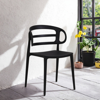 Vente en gros d'usine de meubles bon marché d'intérieur et d'extérieur chaise de restaurant d'hôtel en plastique moulé noir empilable PP