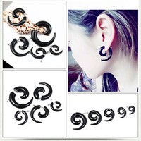 Boucles d'oreilles tendance en acrylique noir en forme de corne de taureau pour femmes et hommes, style punk, hip-hop, rock, bijoux de piercing pour fêtes et personnalité