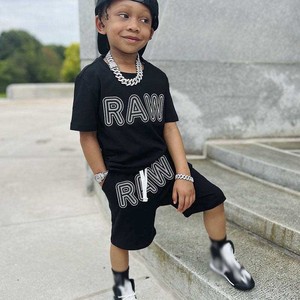 Set di <span class=keywords><strong>Abbigliamento</strong></span> Estivo per Bambini con Logo Personalizzato, Completo Streetwear per Ragazzi, Set Due Pezzi con T-Shirt Stampata e Pantaloncini - Product Image 3