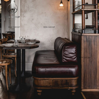 Ensemble de meubles de restaurant, café et bar moderne, table à manger en bois et chaises avec dossier incurvé, canapé en cuir brun
