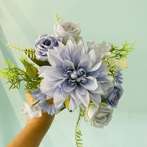 Ramo de Flores Artificiales de Dalia y Rosa de Tacto Suave, Flores de Seda Hechas a Mano para Decoración de Bodas y Hogar - Product Image 5