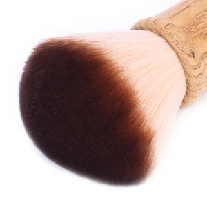 Cepillo de pelo de madera maciza con cerdas, forma redonda tipo pala, para uso en salón de belleza y barbería. - Product Image 3