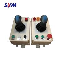 Console de commande principale pour grue à tour MC85 avec joystick de rotation et de déplacement, et levier de commande à 3 vitesses
