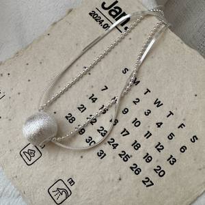 Collares con Colgante de Plata de Ley S925, Estilo Coreano, Estilo INS, Bola Pequeña Cepillada, Doble Hoja, para Otoño e Invierno - Product Image 4