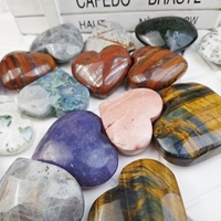 Pierre de méditation sculptée à la main en forme de cœur, en cristal de quartz de haute qualité pour la guérison énergétique – Pièce de collection