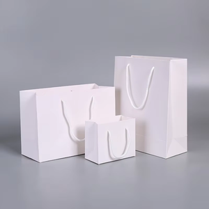 Sacchetti Regalo Classici in Carta Kraft all'Ingrosso Direttamente dalla Fabbrica, con Stampa a Caldo e Chiusura a Coulisse per Negozi di Abbigliamento e Regali di Pasticceria - Product Image 3