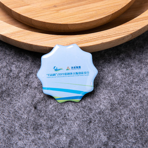Badges métalliques personnalisés de forme irrégulière, épingles de revers en émail, sans nickel, type boucle, cadeaux d'affaires - Product Image 3