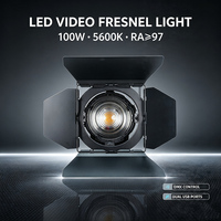 Projecteur vidéo LED professionnel portable en alliage d'aluminium 100W Ra97 5600K Lumière du jour avec gradation DMX et double ports USB