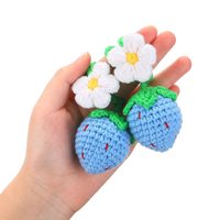 Tricoté à la main fleur de fraise voiture suspendus ornement créatif petite fleur accessoire pour rétroviseur de voiture objets décoratifs