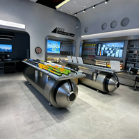 Présentoir de magasin de technologie futuriste haut de gamme | Design personnalisé en forme d’ovni | Système d’exposition de pointe pour les marques phares de la tech