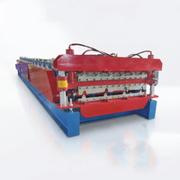Machine de formage de tuiles en rouleaux pour acier, à largeur d'alimentation motorisée, pour usage en toiture