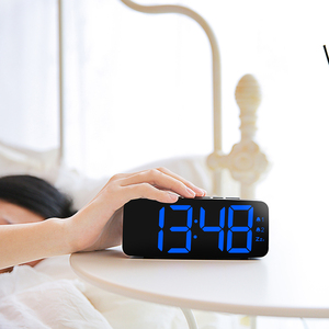 Réveil de bureau moderne pour personnes âgées avec <span class=keywords><strong>radio</strong></span>, grand écran LED et fonction snooze - Product Image 3