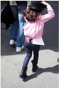 ขายส่งเสื้อผ้าเด็กออนไลน์ กางเกงยีนส์ลำลองสำหรับเด็กผู้หญิง แต่งเลื่อมที่กระเป๋า จากประเทศจีน - Product Image 6