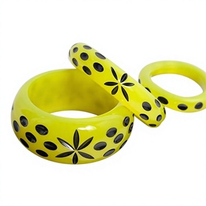 Bracelet unique en résine de jade hautement sculpté, motif feuille mignon, bijou fait main de qualité supérieure, couleur verte, idéal pour mariage et fête, pour femme - Product Image 2