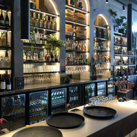 Équipement de bar commercial - Solution complète de conception et d'approvisionnement pour comptoir de bar et casier à vin