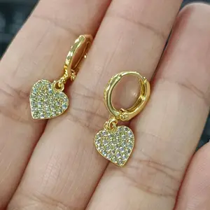 Neue Mode vergoldete kleine Zirkonia-Hugs gute Preise koreanische Hoop-Ohrringe 18K vergoldete Liebesherz-Ohrringe