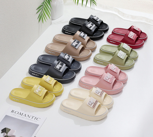 Ventes en gros direct usine de claquettes Yez de créateur, tendance, d'été, épaisses, antidérapantes en EVA, pour la maison, l'extérieur et la plage - Product Image 6