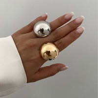 Bagues de bijouterie de niche au design irrégulier minimaliste en métal électroplaqué poli, style demi-cercle exagéré de type européen et américain