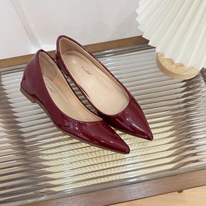 รองเท้าส้นเตี้ยทรงแหลมสีแดงเชอร์รี่ เพิ่มความสูง 5 ซม. สวมใส่สบายทุกวัน สีพื้น รองเท้าผู้หญิง - Product Image 1