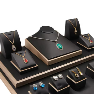 Expositor de Joyería de Cuero para Pulseras, Collares y Anillos - Set de Exhibición de Joyas - Product Image 2