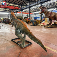 Carnotaure Animatronique Personnalisé - Mouvements et Textures Réalistes pour Parcs d'Attractions, Musées, Centres Commerciaux et Aéroports (Extérieur)