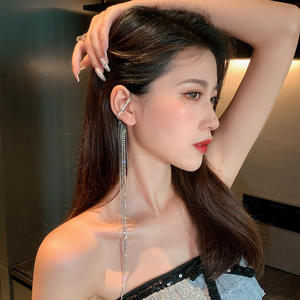 Pendientes de borla larga con diamantes de imitación y cuentas, de piedra natural brillante, estilo minimalista exagerado, tipo ear cuff. - Product Image 3