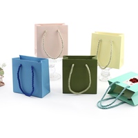 Sacs cadeaux en papier miniatures en gros, emballage pour bijoux, logo personnalisé disponible, sacs en papier personnalisables pour les petites entreprises