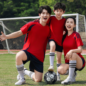 Vente en gros de maillots de football d'été pour hommes de haute qualité à manches courtes, respirants et à séchage rapide, ensemble uniforme de football 100% polyester - Product Image 1