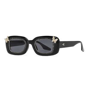 Lunettes de soleil papillon Z3405 noires avec strass pour femme, protection UV400, monture PC, style créateur, type 3 - Product Image 1