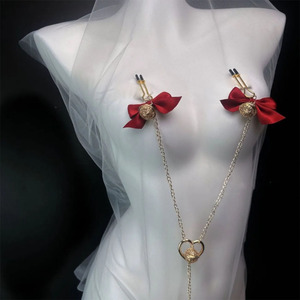 Pinces à tétons en forme de U, 2 pièces, avec nœud rouge et pendentif cœur en chaîne, pour jeux intimes en couple, accessoires métalliques pour adultes - Product Image 3