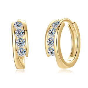Boucles d'oreilles rondes en argent sterling 925 plaqué or Moissanite, mode cycle <span class=keywords><strong>vertueux</strong></span> Huggies pour femmes - Product Image 4