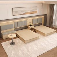 Ensemble de mobilier d'hôtel moderne et minimaliste en bois massif de marque SEM personnalisé : lit double, table TV et dossier rembourré pour chambre standard