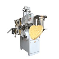 Machine d'emballage entièrement automatisée pour chocolats en forme de cœur, avec feuille d'or, conçue sur mesure, pour une production rapide