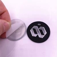 Étiquette de vêtement en silicone NFC personnalisable et lavable populaire 2025 avec puce NFC Tag424
