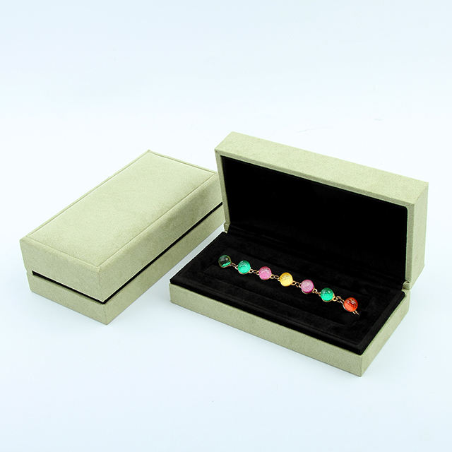 กล่องสร้อยข้อมือสีเขียว