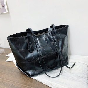 Bolsos de mano para mujer, bolso hobo con asa superior, de piel sintética, con cremallera, para uso diario, en negro, gris oscuro y marrón - Product Image 1