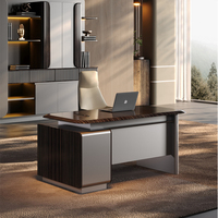 Bureau de direction haut de gamme de luxe avec tiroirs et rangements, design moderne et épuré pour utilisation informatique
