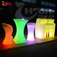 Table de bar LED carrée moderne avec éclairage RVB en plastique durable écologique pour hôtel et bar à domicile à usage commercial
