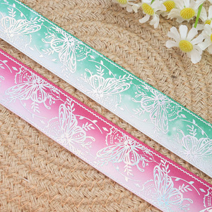Pita Satin Poliester 100% Custom 2.5cm 4cm Tenun Kepadatan Tinggi Logo Bermerek Foil Emas 3D Gulungan Pita Hadiah Natal - Product Image 6