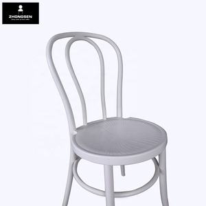 Chaise <span class=keywords><strong>de</strong></span> bistrot Thonet <span class=keywords><strong>Paris</strong></span> en plastique blanc en résine empilable <span class=keywords><strong>de</strong></span> <span class=keywords><strong>location</strong></span> pour la fête <span class=keywords><strong>de</strong></span> l'événement <span class=keywords><strong>de</strong></span> l'hôtel - Product Image 4
