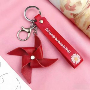Porte-clés Petit Moulin à Vent en PU, Pendentif de Sac en Cuir Dessin Animé, Cadeau pour l'Année du Cheval, Vente en Gros Disponible - Product Image 5