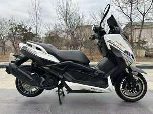 Motocicleta Scooter Clásica Majestic de 150cc con Rendimiento Estable, Asiento Cómodo, Conducción Suave y Motor de Bajo Consumo - Product Image 5