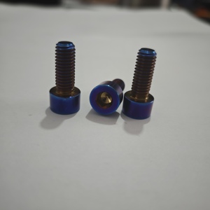 Vis de fixation de frein de moto OEM d'usine avec capuchon en titane et boulon à six pans Torx, filetage M4, longueur 18 mm, finition PVD bleu brûlé - Product Image 6