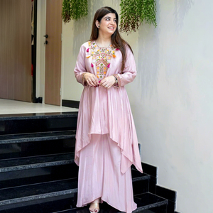 Conjunto de Salwar Kameez de Seda Crepé Rosa para Mujer, con Bordado, Corte Regular Tradicional, Largo hasta la Rodilla, Informal, para Fiestas, Protección Solar - Product Image 1