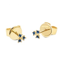 Boucles d'oreilles mini clous Gemnel en laiton plaqué or 14 carats et rhodium, avec zircone cubique et triple saphir bleu, pour femme