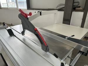 Scie à panneaux coulissante pour la coupe du bois entièrement automatique, industrielle et robuste, de qualité européenne Scie à bois à coupe à 45 degrés - Product Image 6